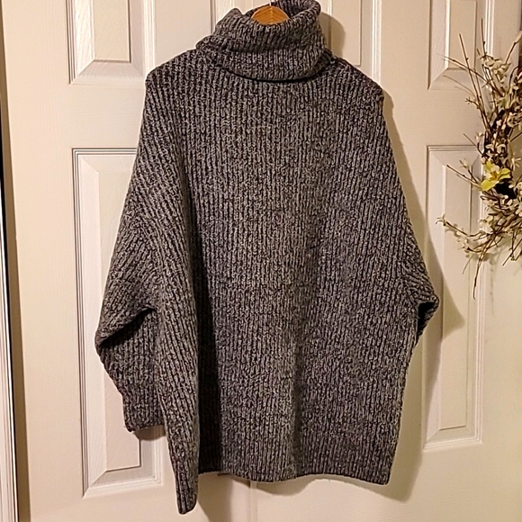 Gorgeous oversized knit sweater - Picture 2 of 6